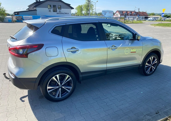 Nissan Qashqai cena 63900 przebieg: 93746, rok produkcji 2018 z Sława małe 301